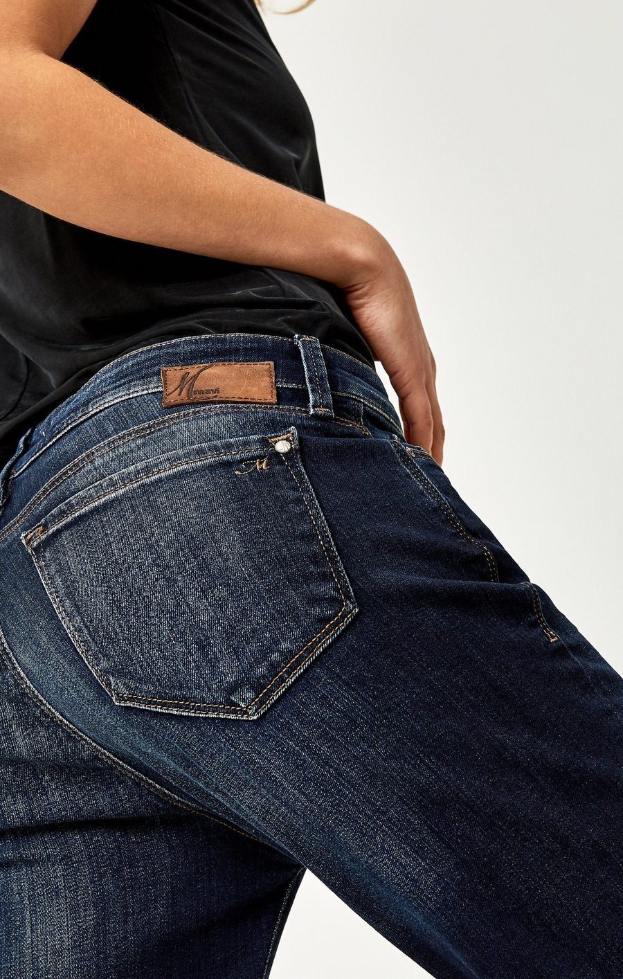 Ada petit ami dans Indigo Brossed Tribeca